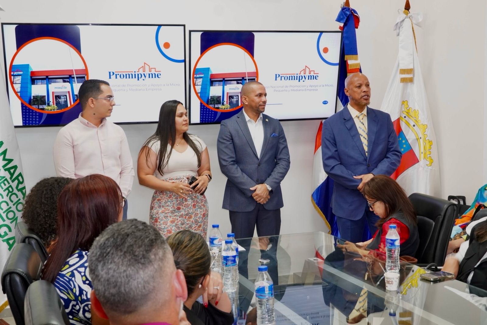Capacitacion En La Vega A Emprendedores